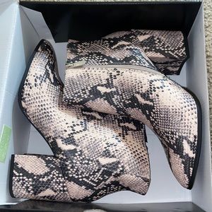 BNIB Torrid size 11ww